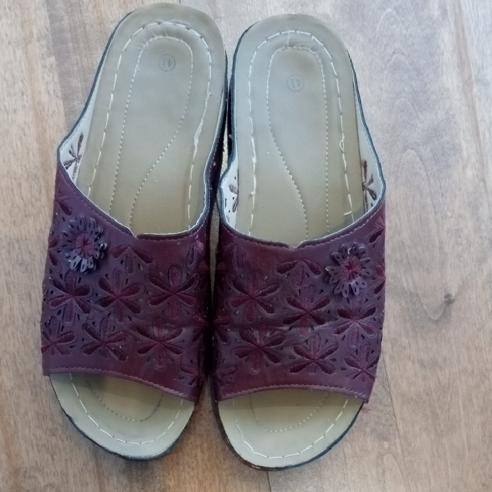 Lot of 4 Women's Casual Sandals - Picture 9 of 16